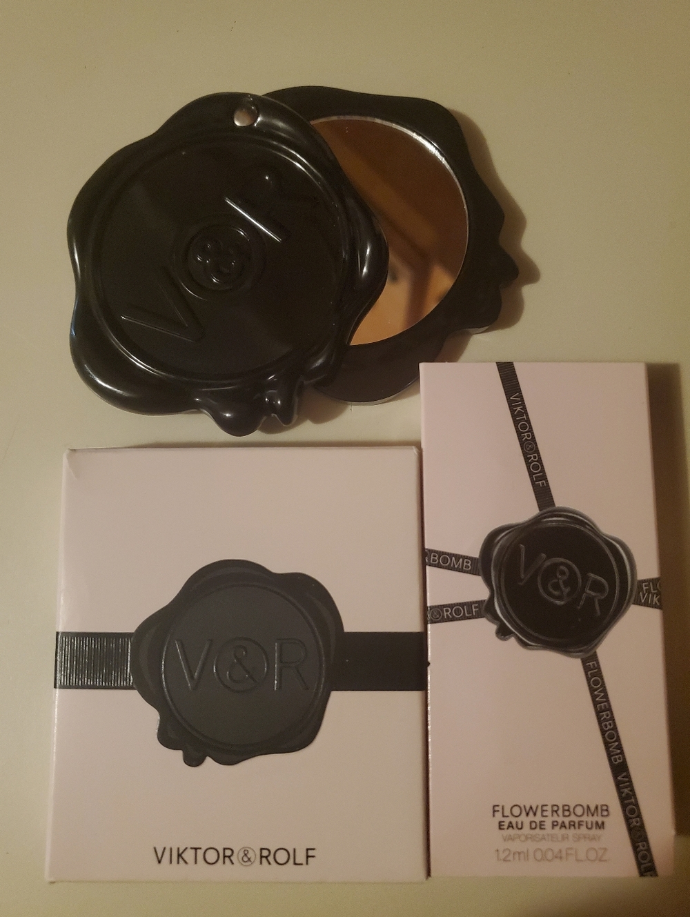 Viktor & Rolf Bundle A3 - Picture 2 of 2